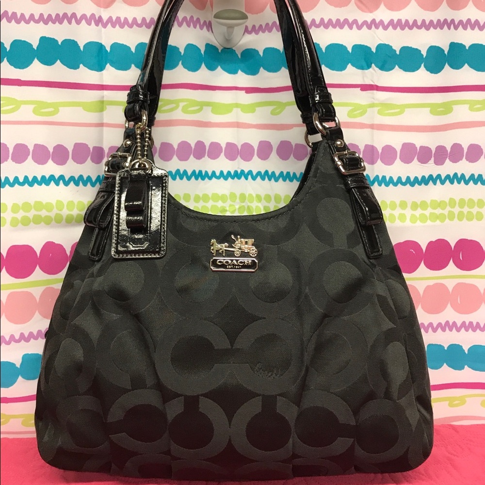COACH MAGGIE MIA OP ART SIGNATURE SHOULDER BAG